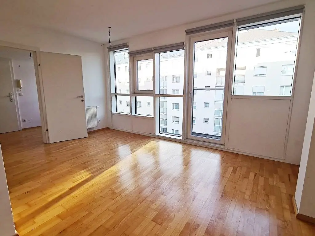 INNSTRASSE, 51 m2 new build with standing balcony, 2 rooms, fitted kitchen, bathtub, parquet, 3rd floor with elevator