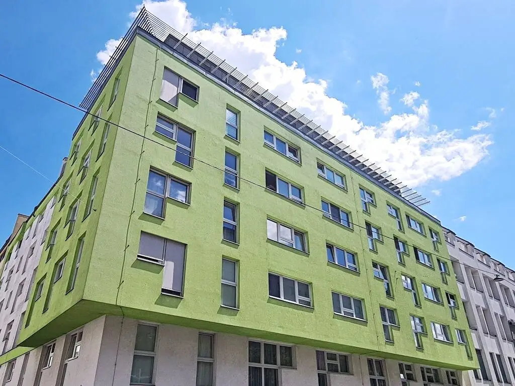 HARDTMUTHGASSE, well maintained 95 m2 attic with 10 m2 balcony, living kitchen, 3 rooms, bathtub, parquet, suitable for flatshare