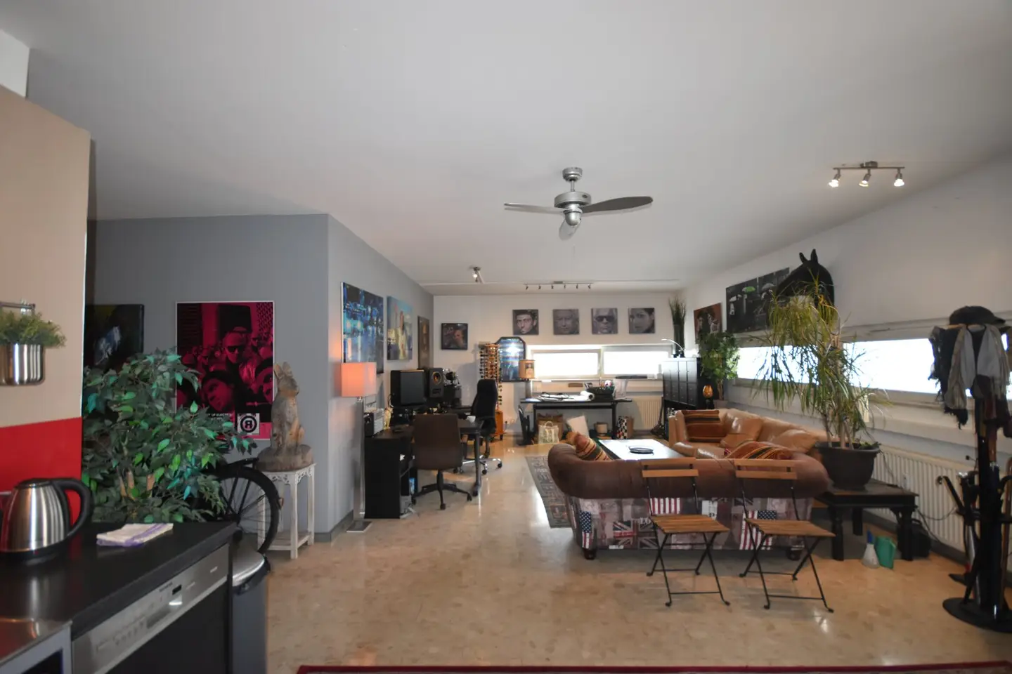 SCHALLMOOS - Unique studio/office with residential possibility and car parking space near the train station