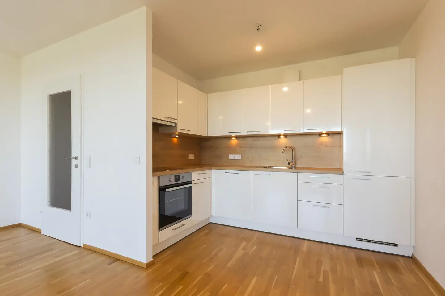 Living by the Water | Two-Room Apartment with Fitted Kitchen and Direct Water View