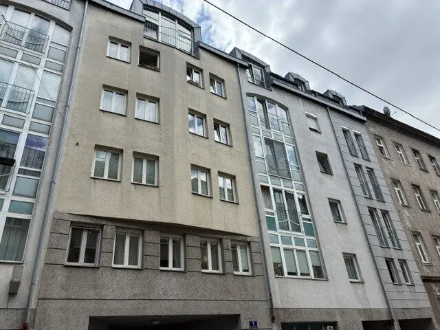 Parking space (UPPER) modern underground car park Lorystraße 7