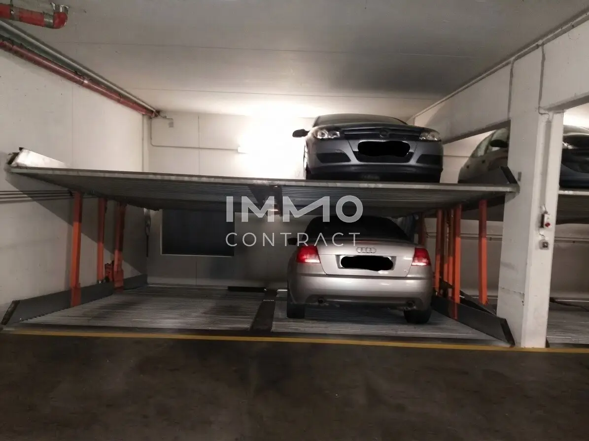 Stacked parking in Marienstraße12 (lower platform)