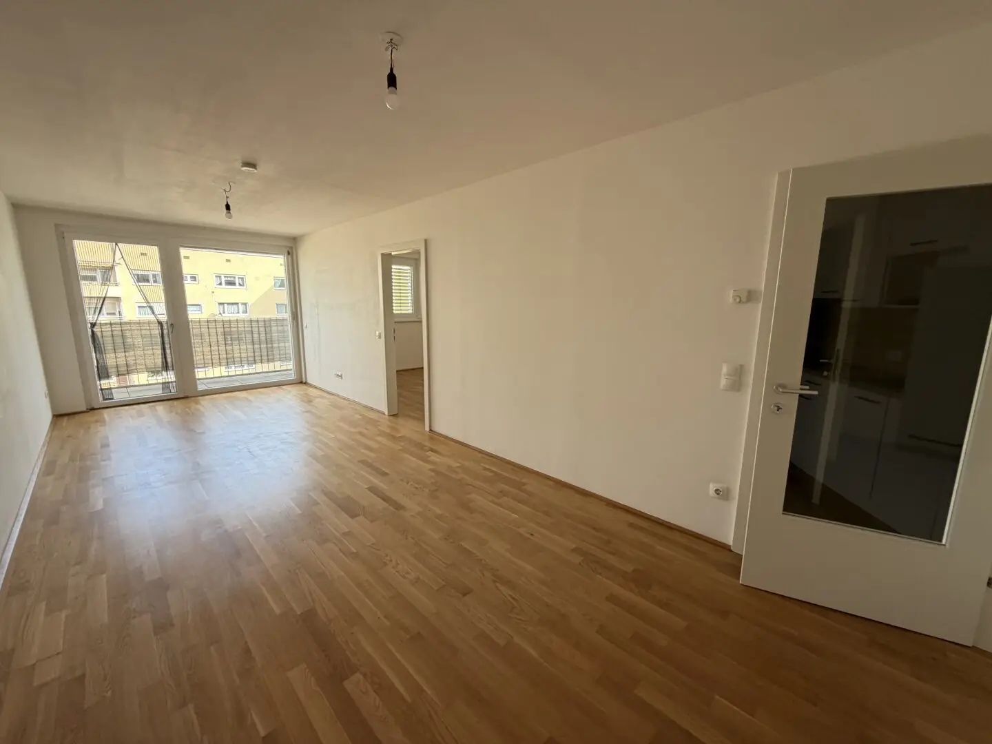 Affordable 2 room apartment with quiet balcony facing the courtyard Open-ended lease