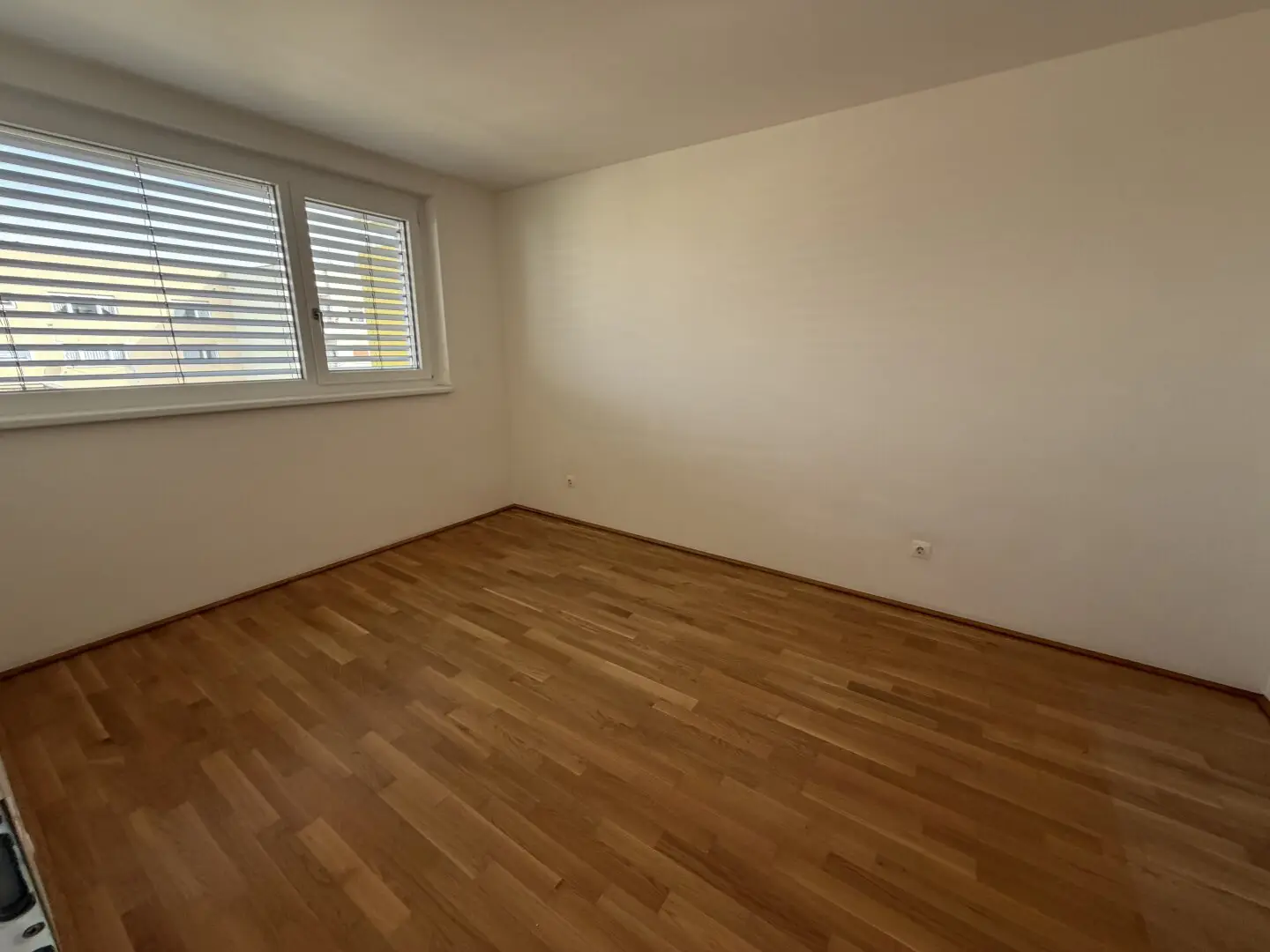 Günstige 2 Zimmerwohnung mit ruhigem Balkon in en Innenhof! Unbefristet!