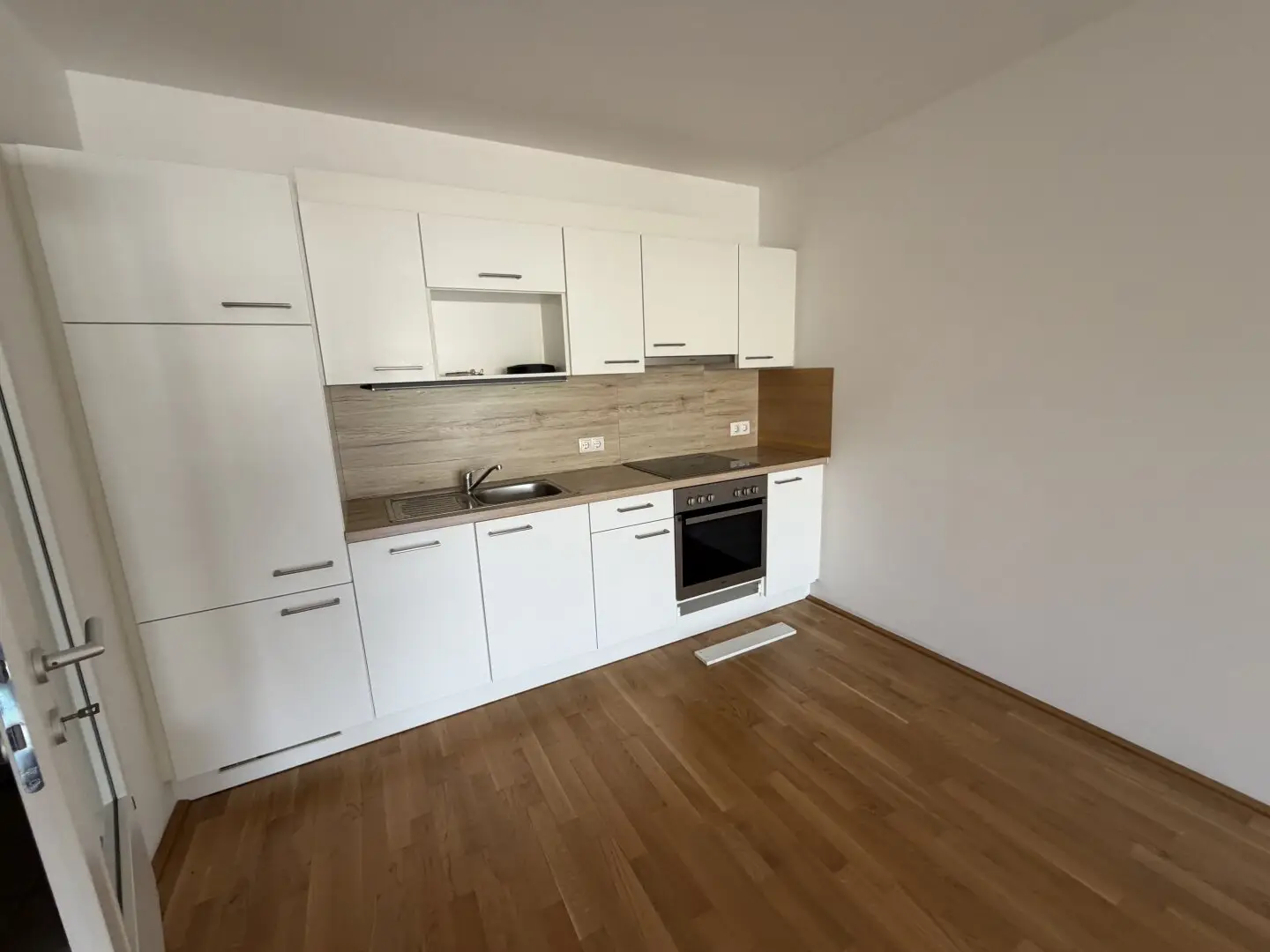 Günstige 2 Zimmerwohnung mit ruhigem Balkon in en Innenhof! Unbefristet!