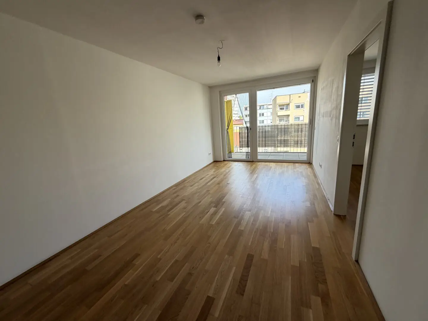 Günstige 2 Zimmerwohnung mit ruhigem Balkon in en Innenhof! Unbefristet!