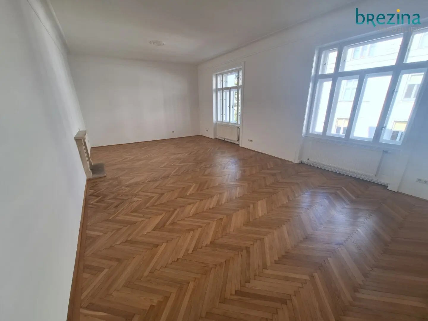 Old building apartment on the 2nd floor with elevator unlimited near Ungargasse