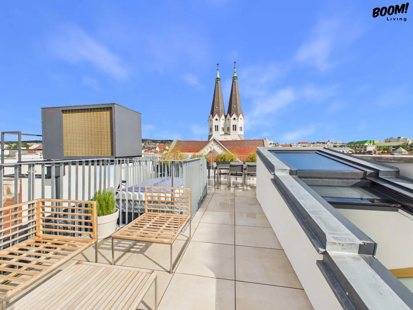 Exclusive penthouse apartment with approx. 27 m² roof terrace &amp; parking space in 1140 Vienna