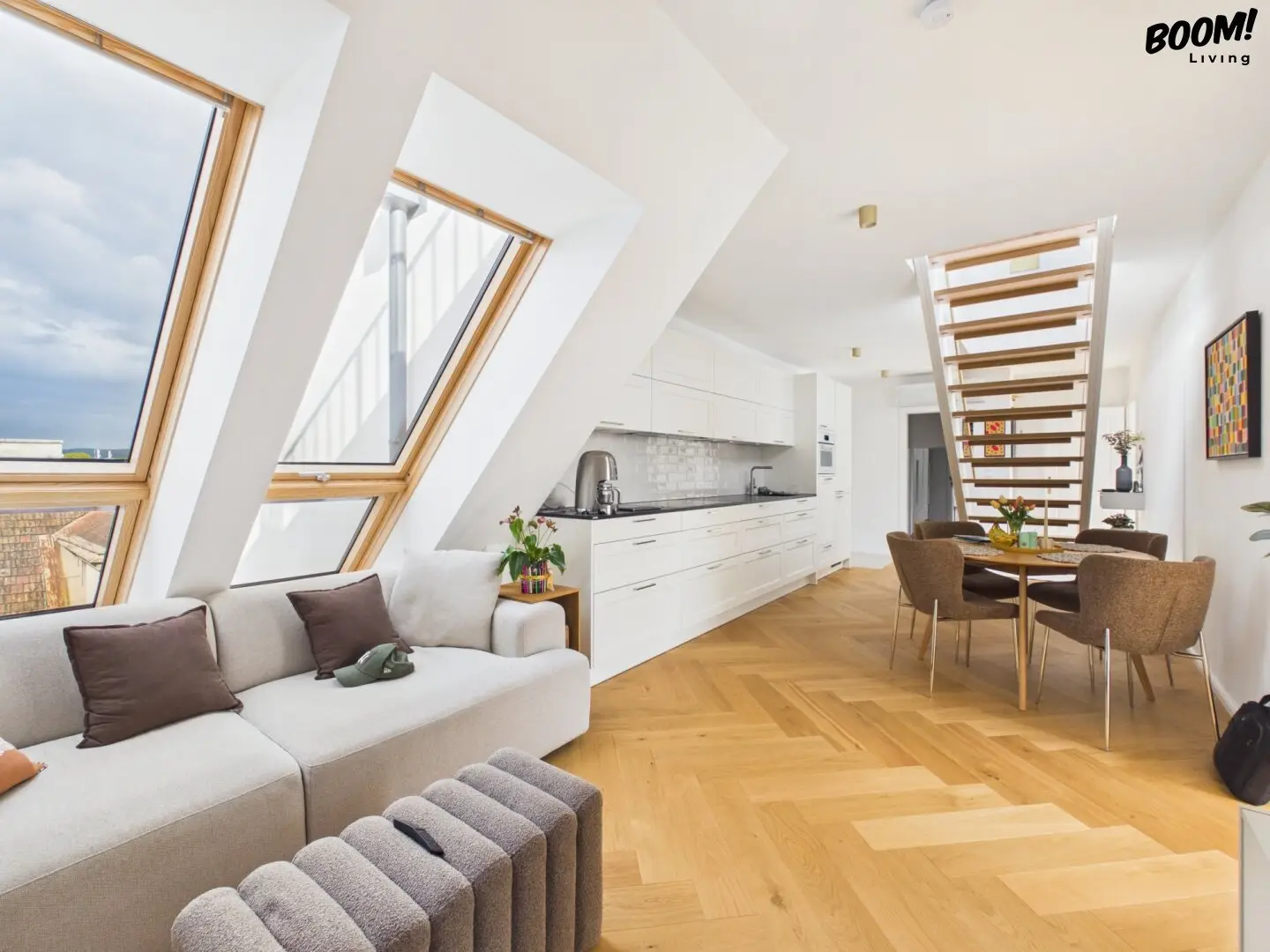 Living above the roofs of Vienna – Attic apartment with spacious roof terrace