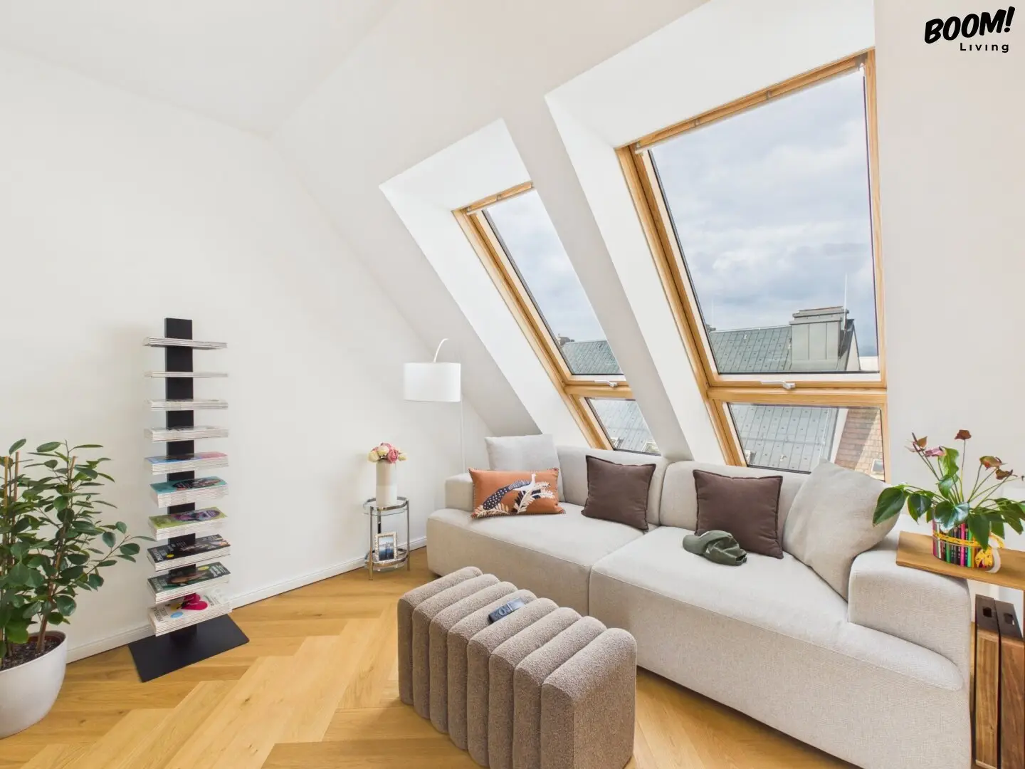 Living above the roofs of Vienna – Attic apartment with spacious roof terrace