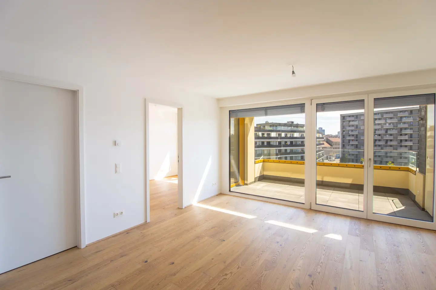 Bright penthouse near central station