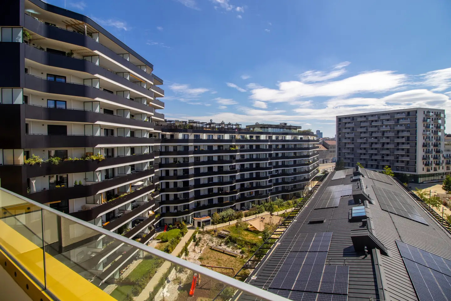 Bright penthouse near central station