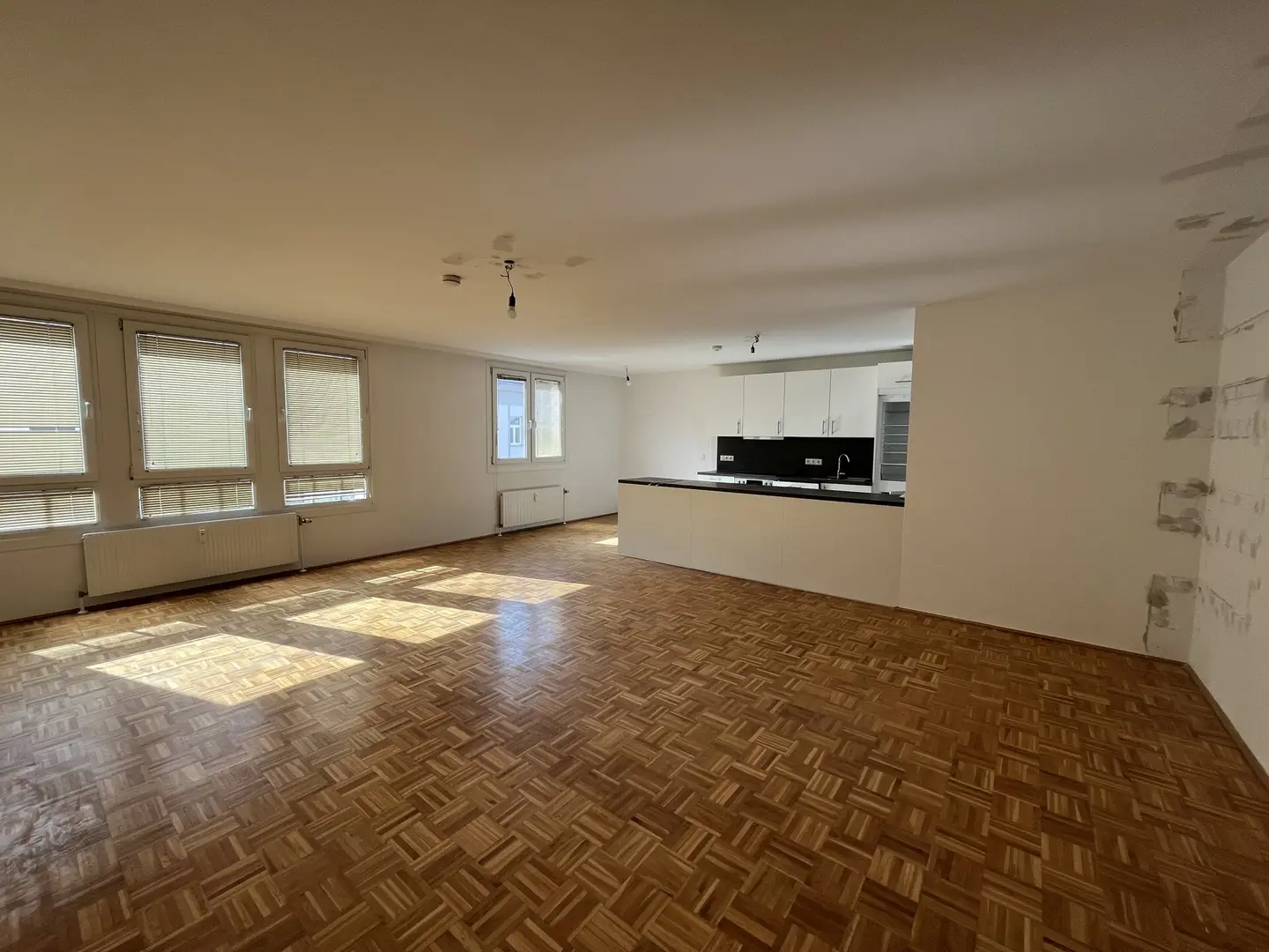 Bright apartment on Thaliastraße with fitted kitchen