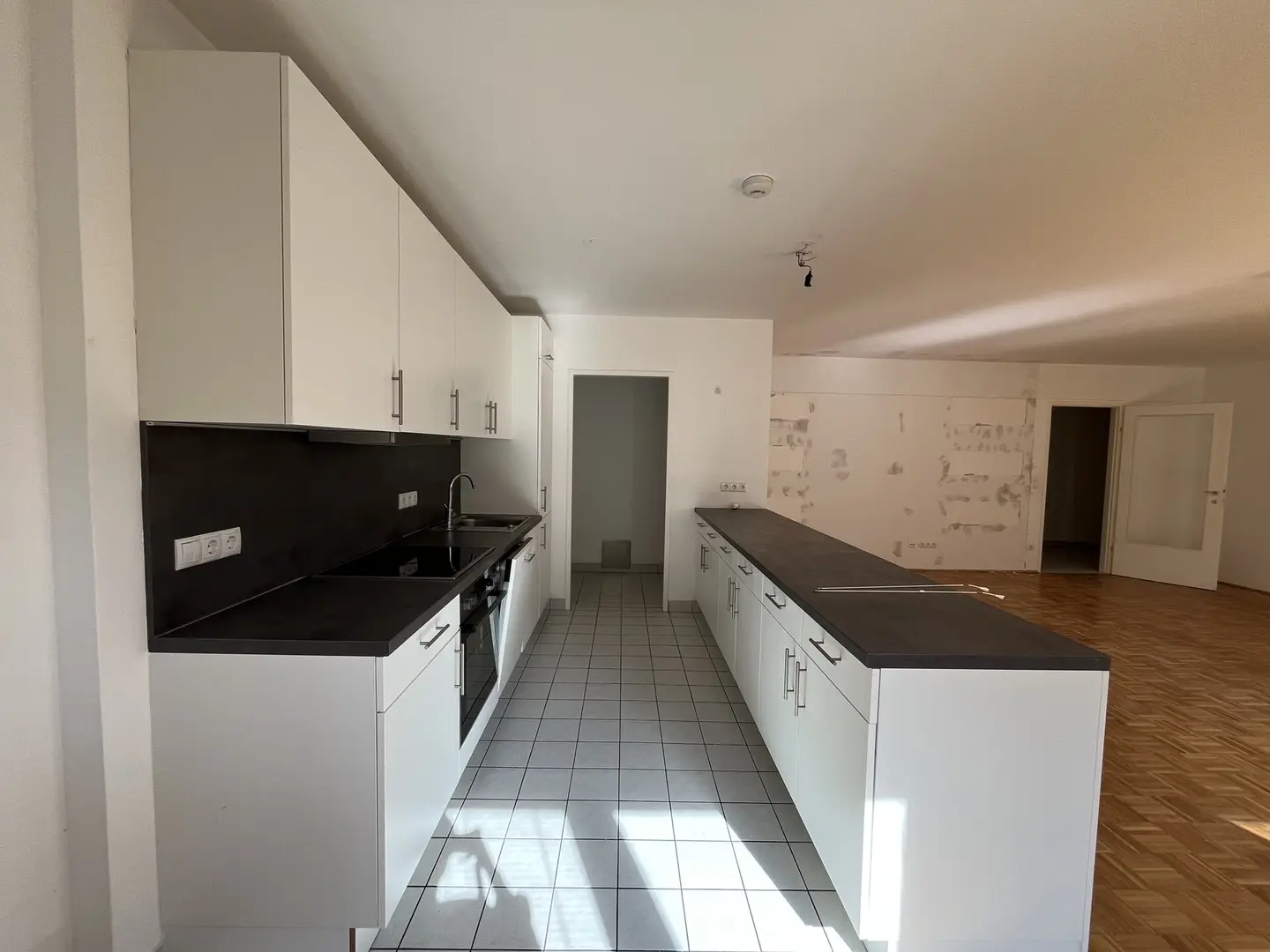 Bright apartment on Thaliastraße with fitted kitchen