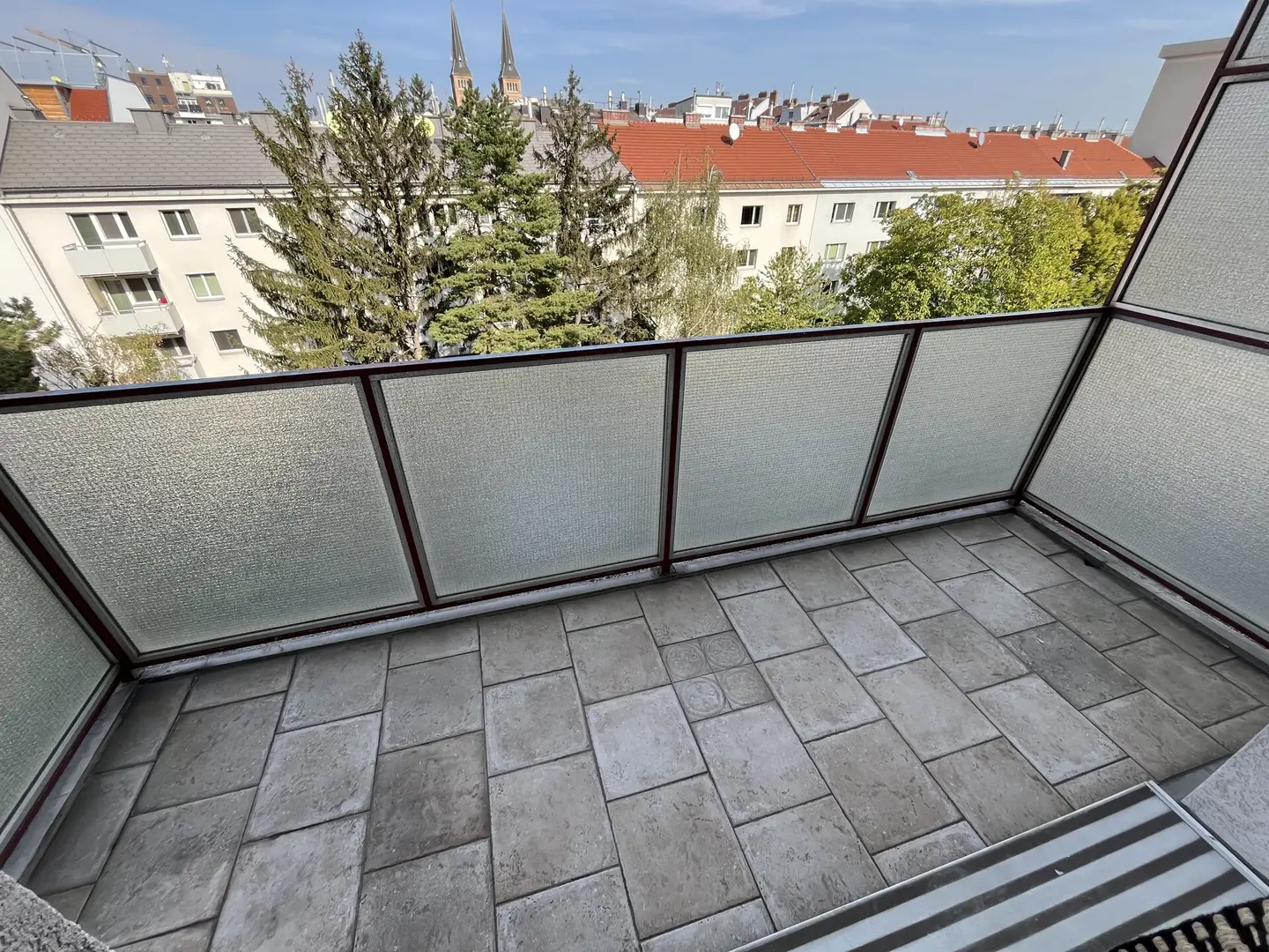Bright apartment on Thaliastraße with fitted kitchen