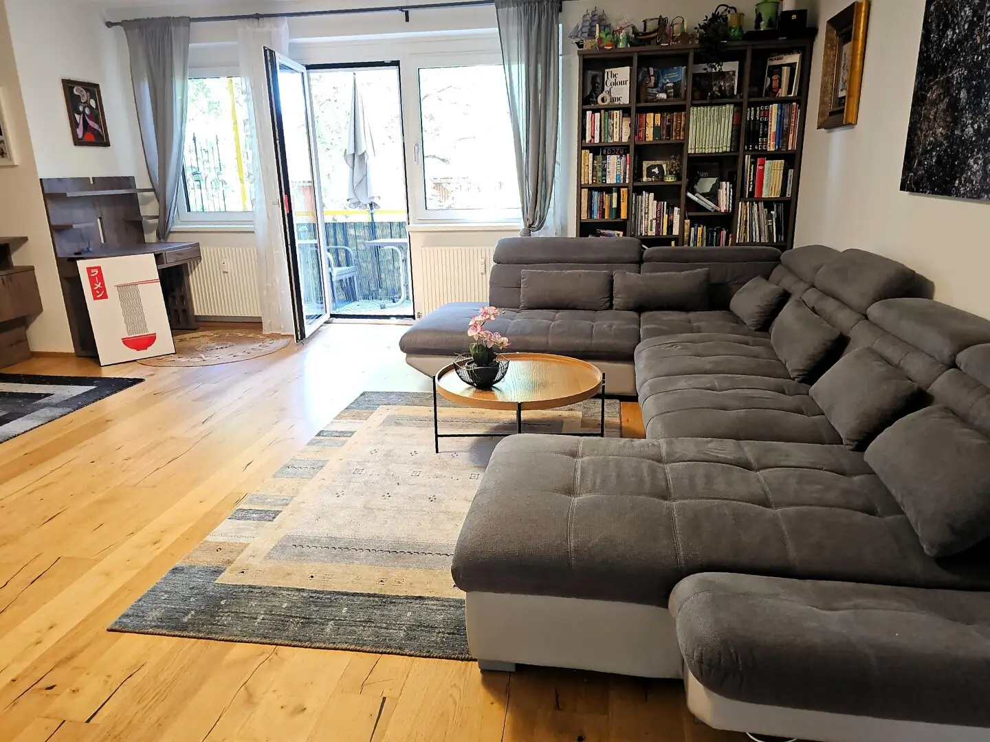 Nähe UKH: Wunderschöne 4 Zimmer-Küche -Wohnung inklusive Balkon und TG-Platz!