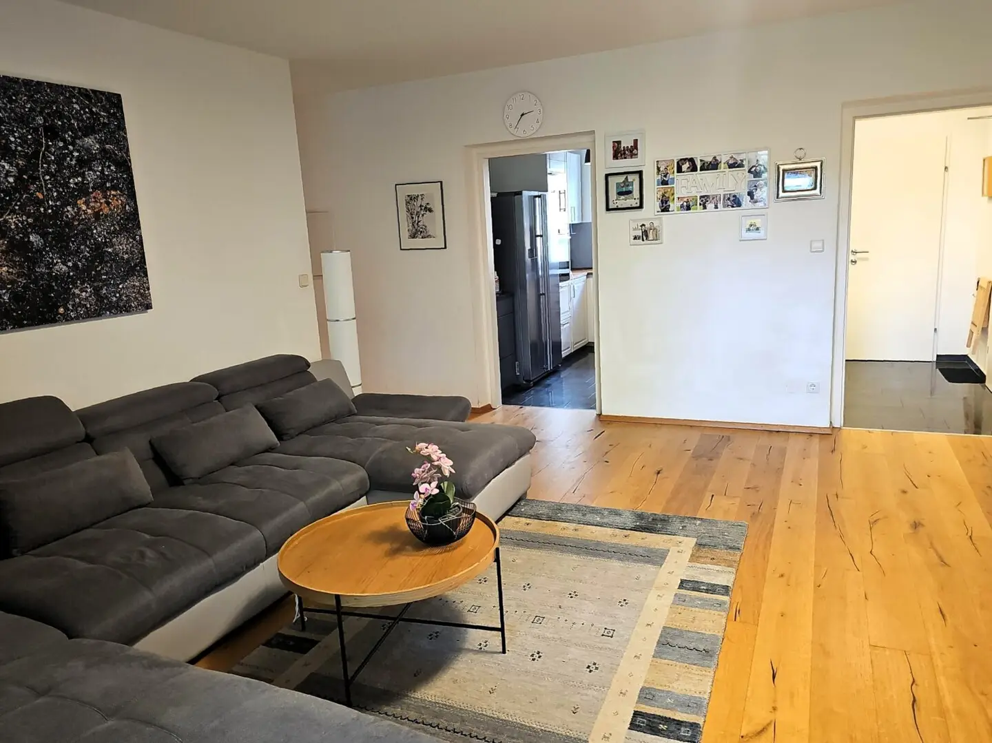 Nähe UKH: Wunderschöne 4 Zimmer-Küche -Wohnung inklusive Balkon  und TG-Platz!