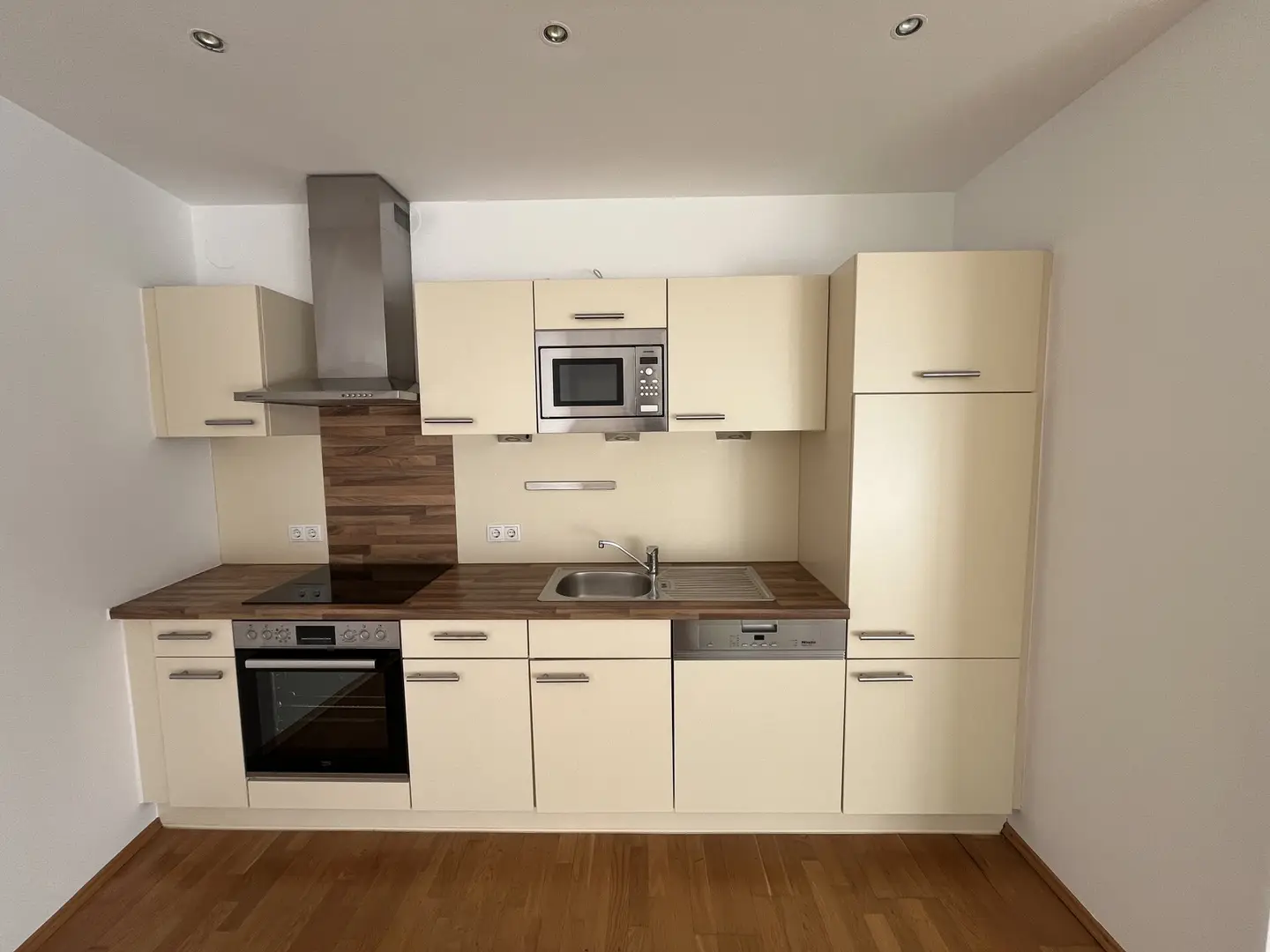 Helle Wohnung mit sonnigem Balkon und Lift