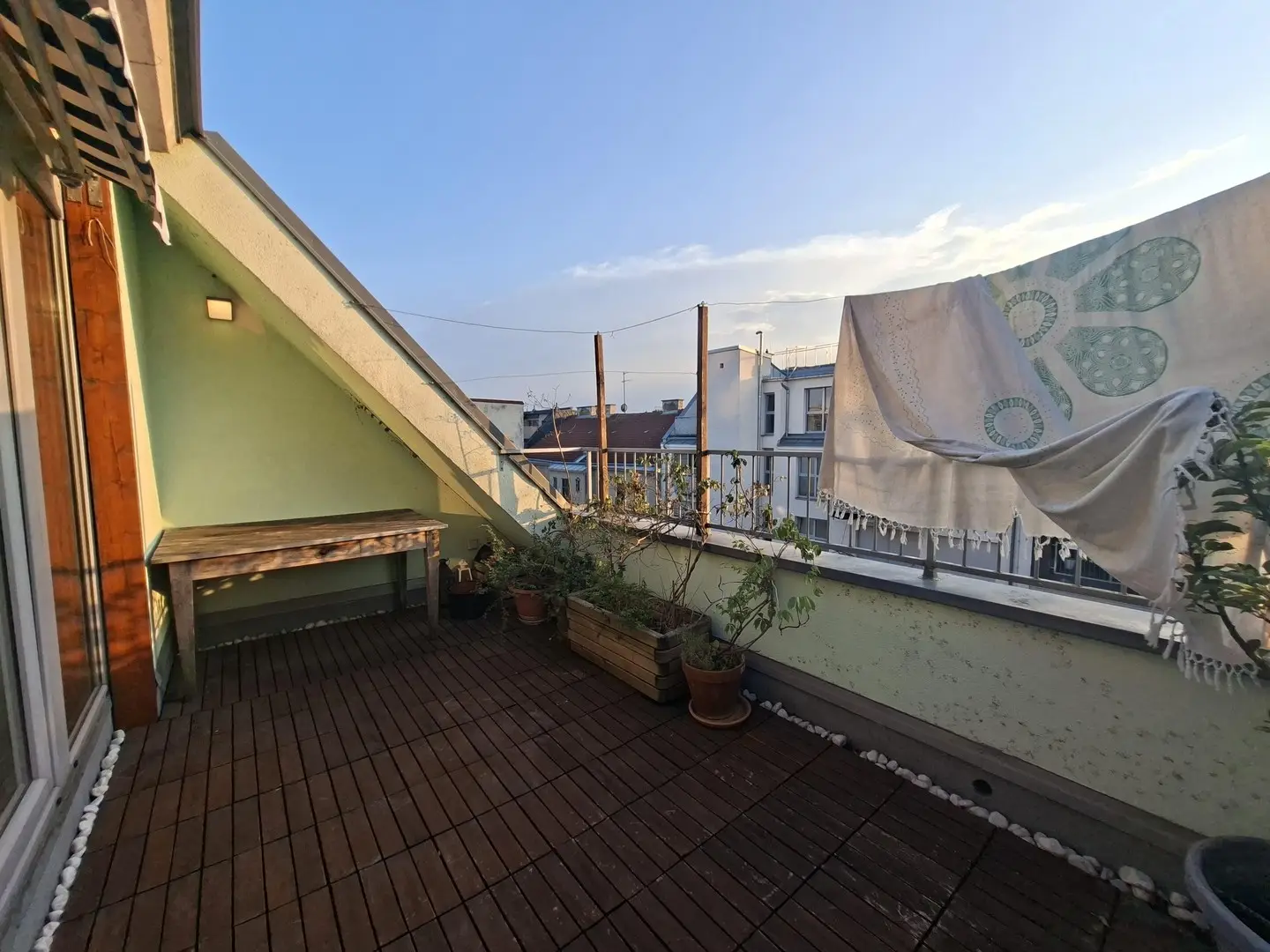 Bright Dachgeschosswohnung with large terrace and green view