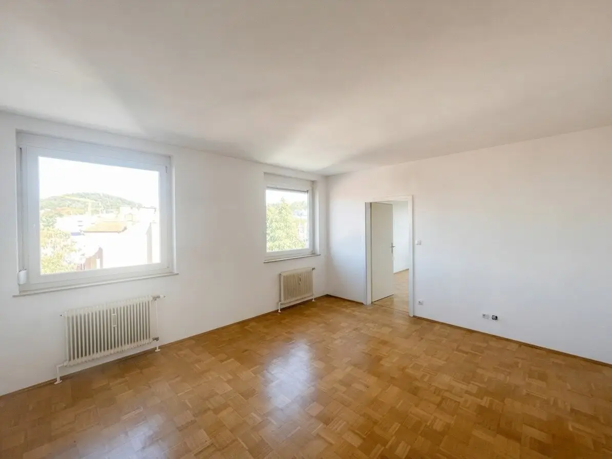 Bright, renovated apartment for sale!