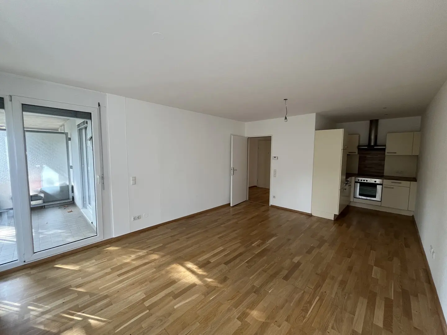 Hoflage Wohnung mit Südostloggia und Aufzug