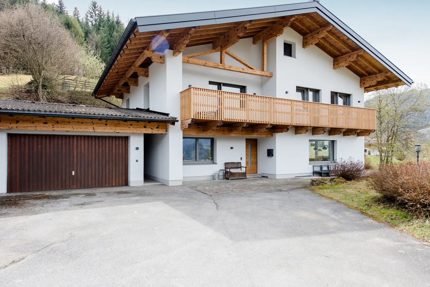 Wohnung in Ruhelage mit Panoramablick und Natursteinterrasse
