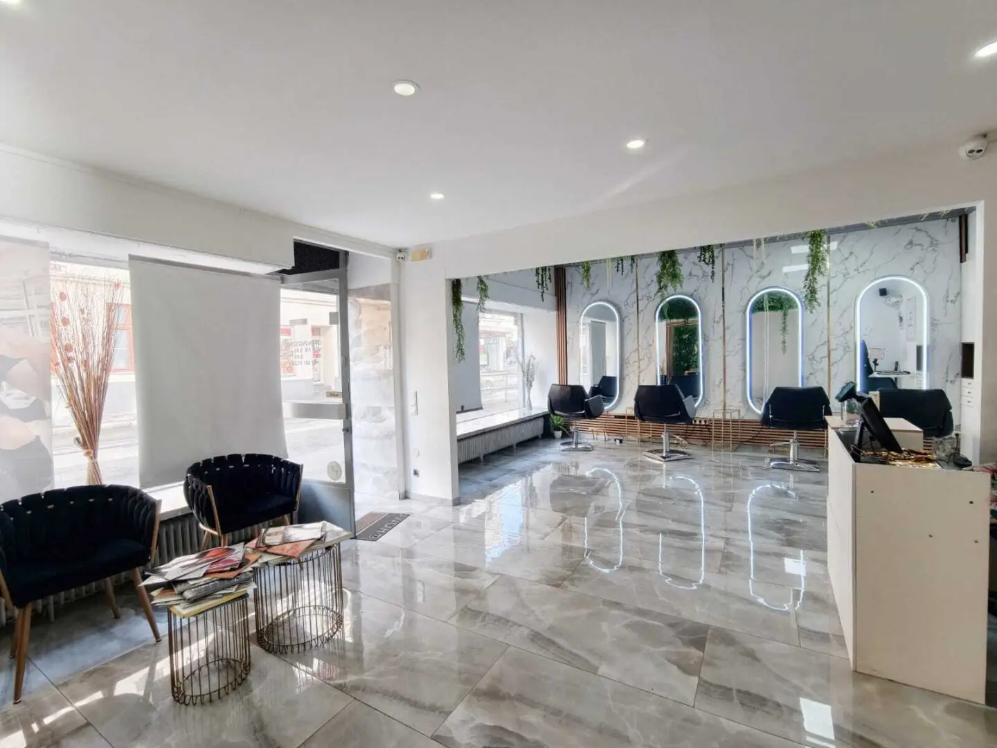 Hair salon in very good location for rent