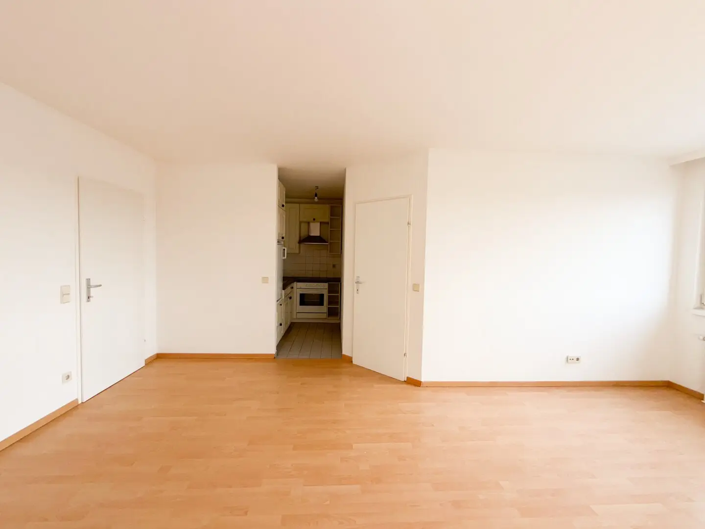 Near Matzleinsdorfer Platz and future U2: 2 rooms on the 8th floor with elevator