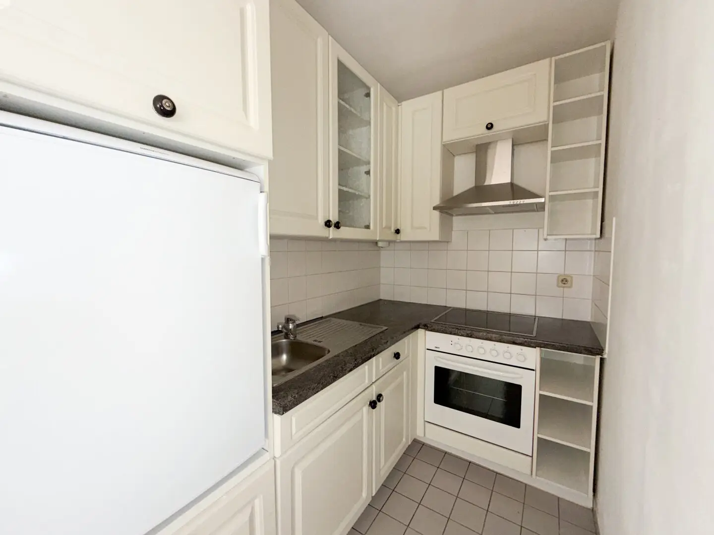 Near Matzleinsdorfer Platz and future U2: 2 rooms on the 8th floor with elevator