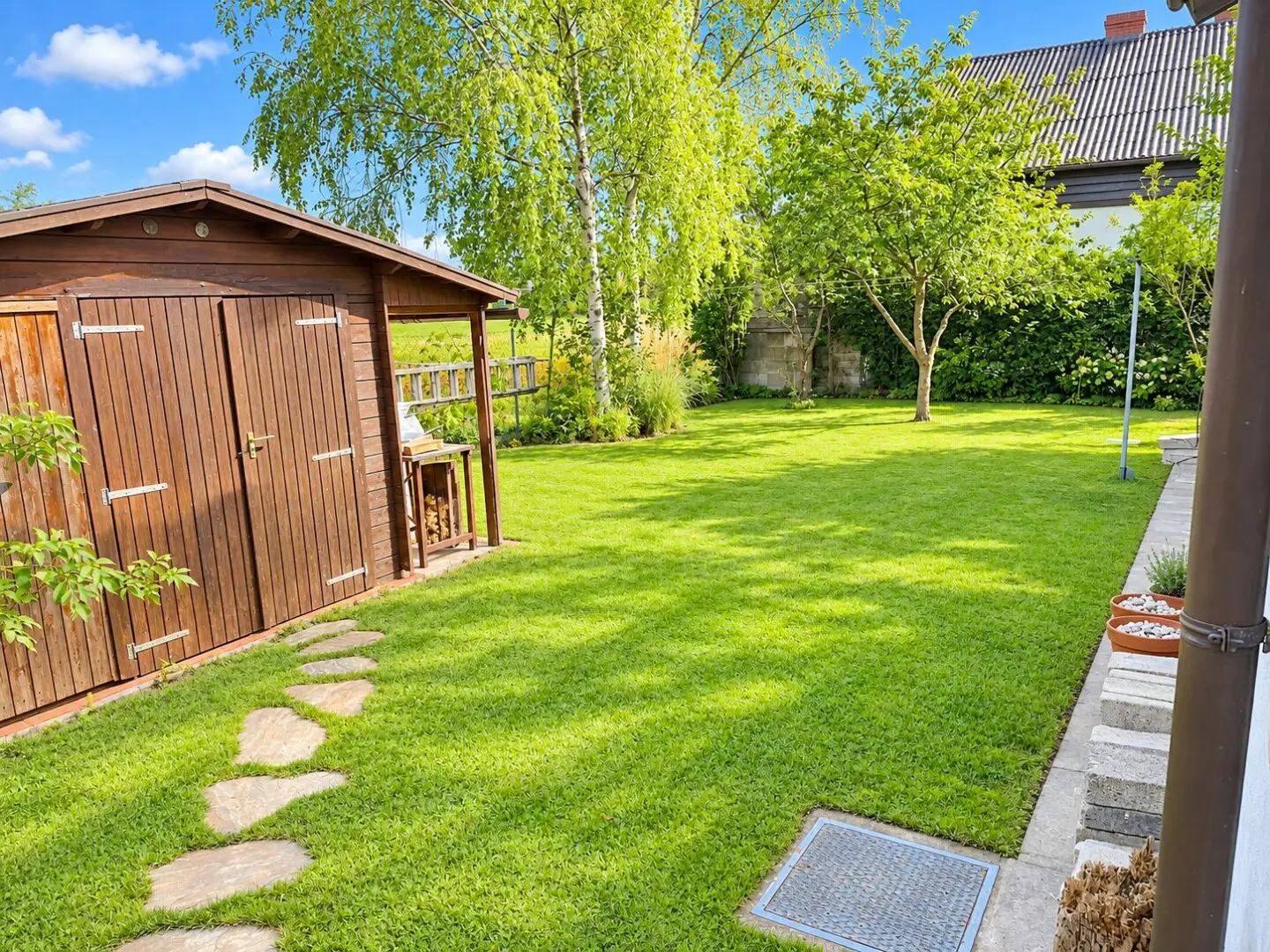 Großes gepflegtes Einfamilienhaus mit 156 m2, Keller, Carport, in ruhiger Sackgasse.