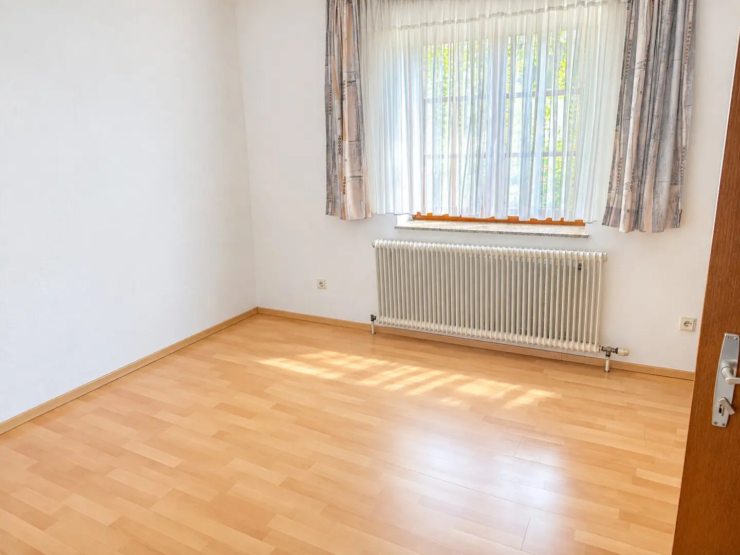 Großes gepflegtes Einfamilienhaus mit 156 m2, Keller, Carport, in ruhiger Sackgasse.