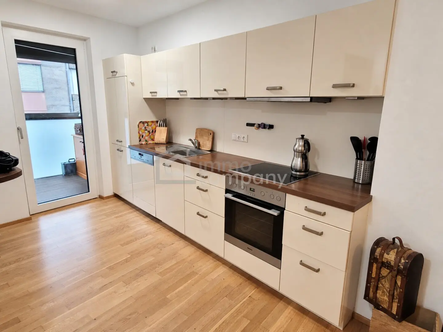 In the middle of Linz - View of greenery – Apartment with underground parking space and 2 loggias to fall in love with