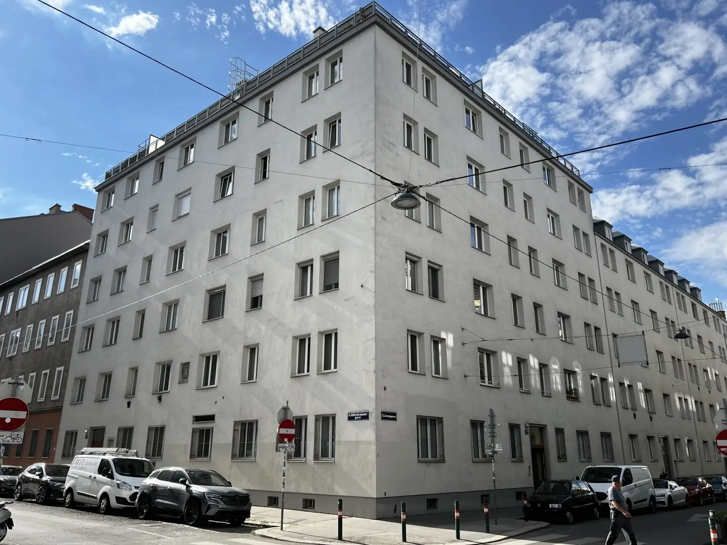 Two-room apartment in need of renovation in Margareten