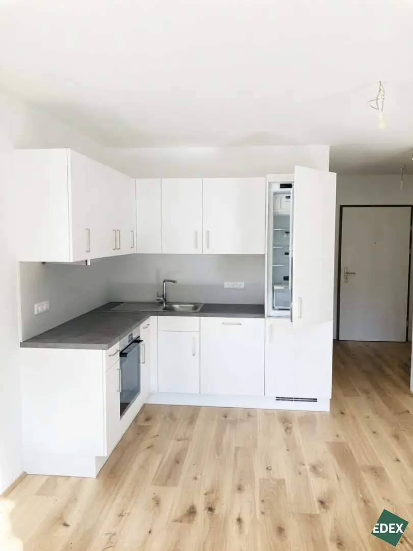 With 8 m² balcony: Bright 2-room apartment directly next to the U3 I LIVING IN SANKT-GOTTHARD