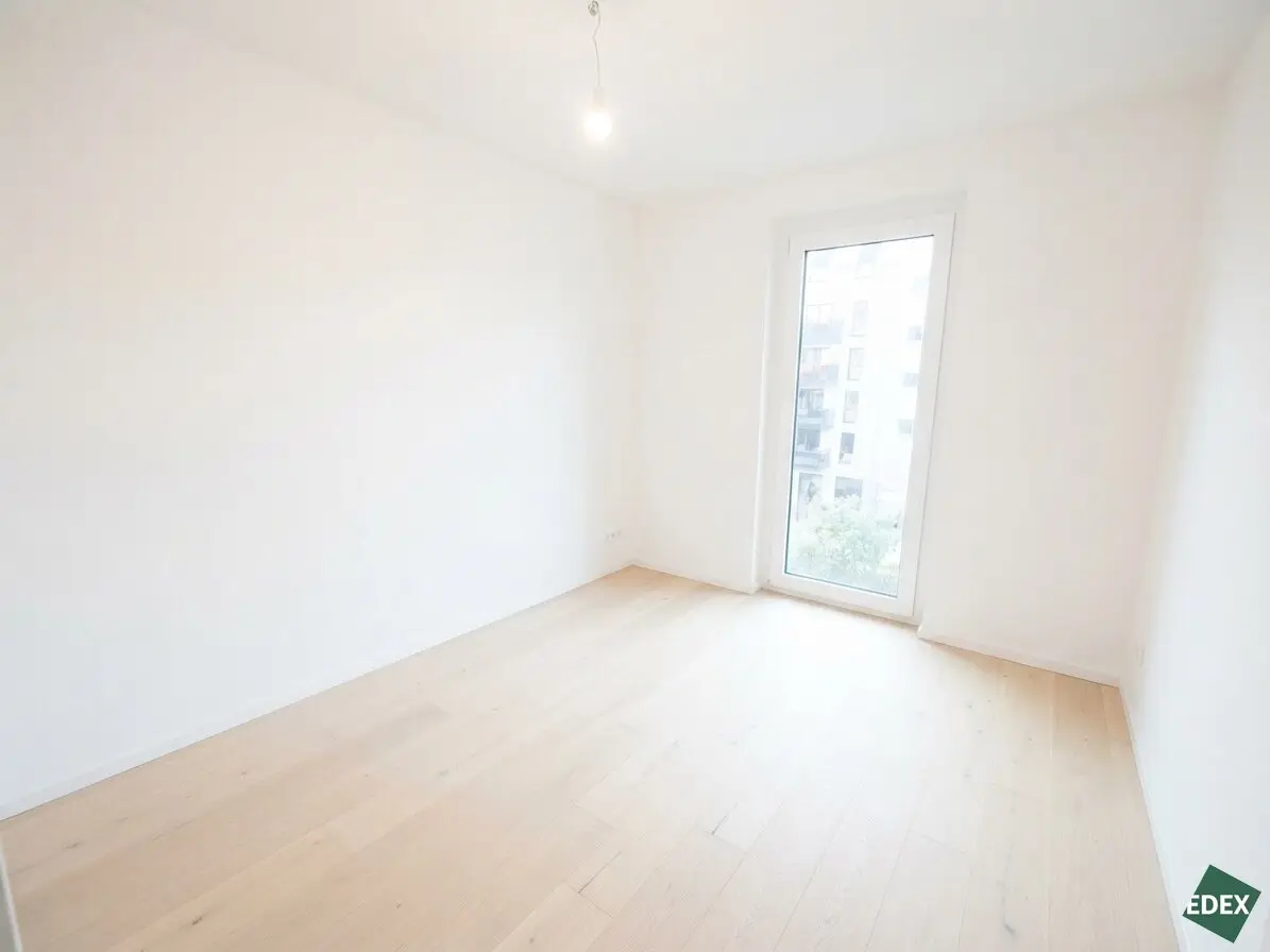 With 8 m² balcony: Bright 2-room apartment directly next to the U3 I LIVING IN SANKT-GOTTHARD