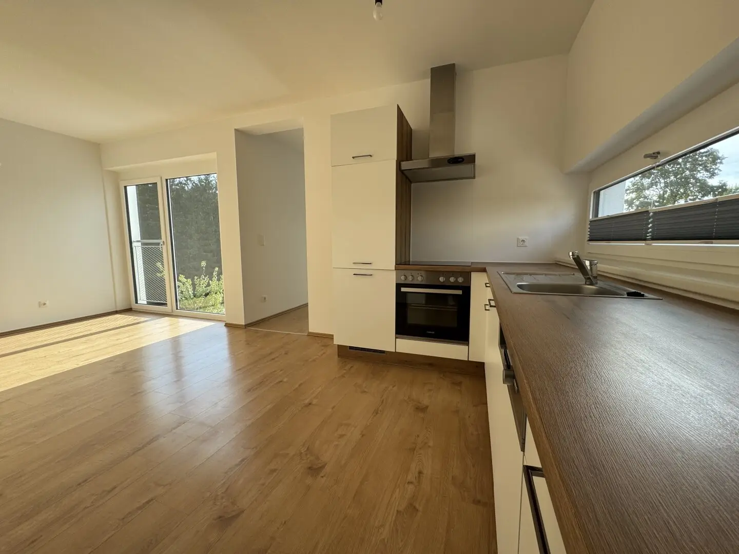 Großzügige 3-Zimmer-Mietwohnung mit überdachtem Balkon &amp; Carport – ab sofort verfügbar!
