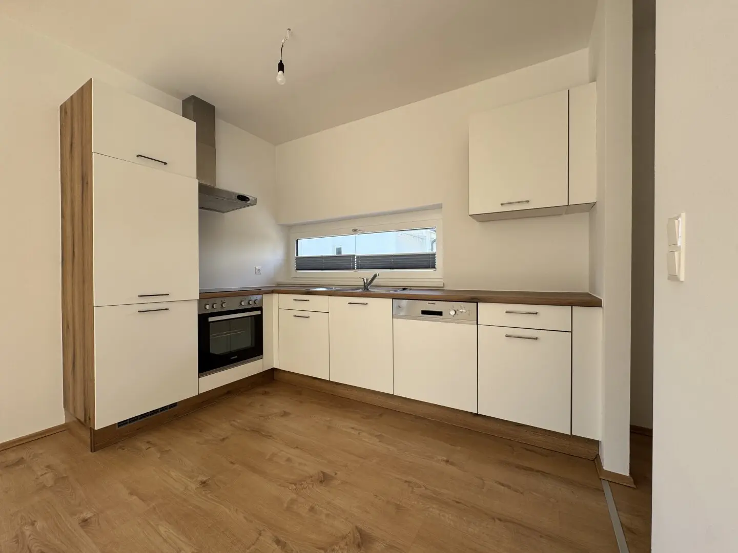 Großzügige 3-Zimmer-Mietwohnung mit überdachtem Balkon &amp; Carport – ab sofort verfügbar!