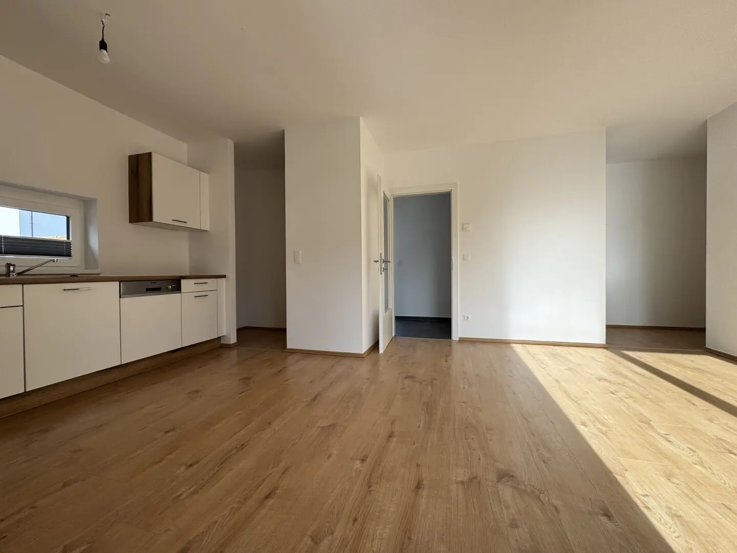 Großzügige 3-Zimmer-Mietwohnung mit überdachtem Balkon &amp; Carport – ab sofort verfügbar!