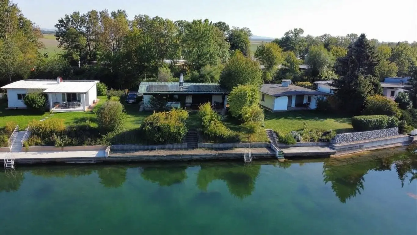 Own land! Tranquil oasis 15 minutes from Vienna: Bungalow at bathing lake, habitable year-round