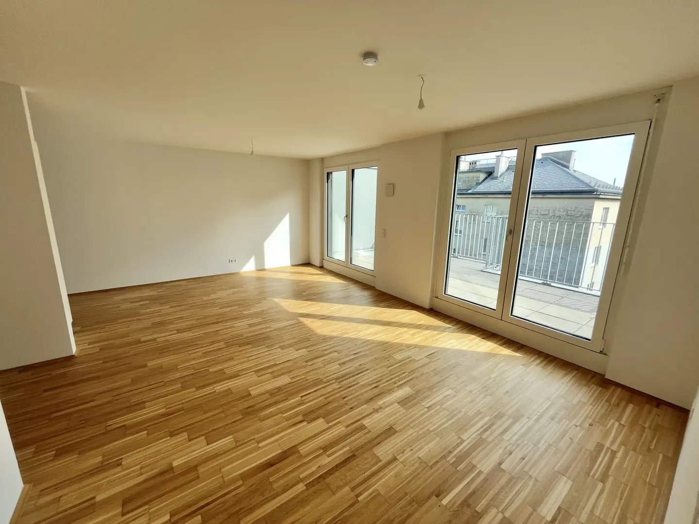 Neubauwohnung mit großzügiger Terrasse und Klimaanlage