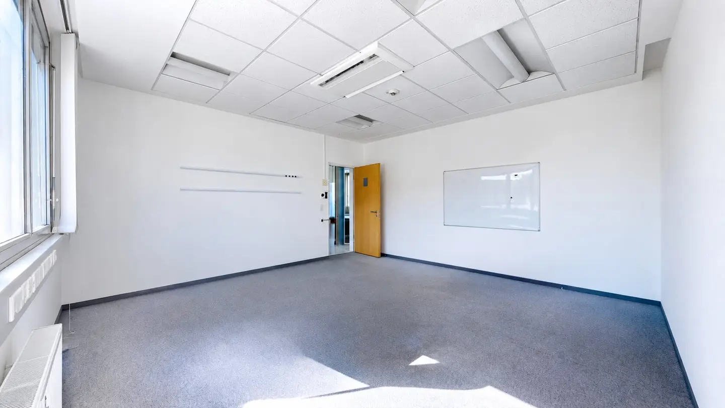 Three offices with parking in Klagenfurt – conference area optional