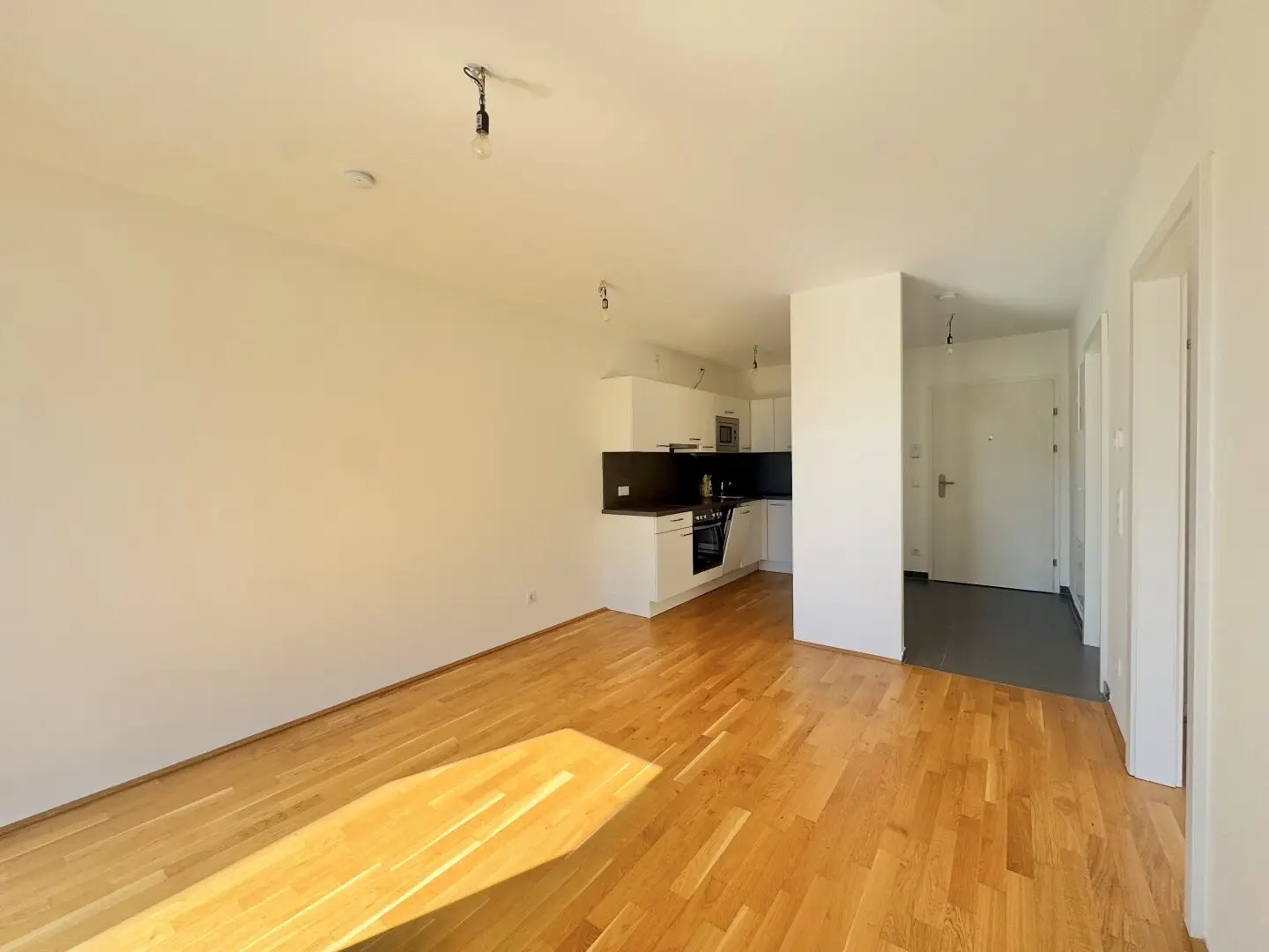 Smart & Chic - Sunny Living in Stadlau - SPAR, DM and more right at your doorstep