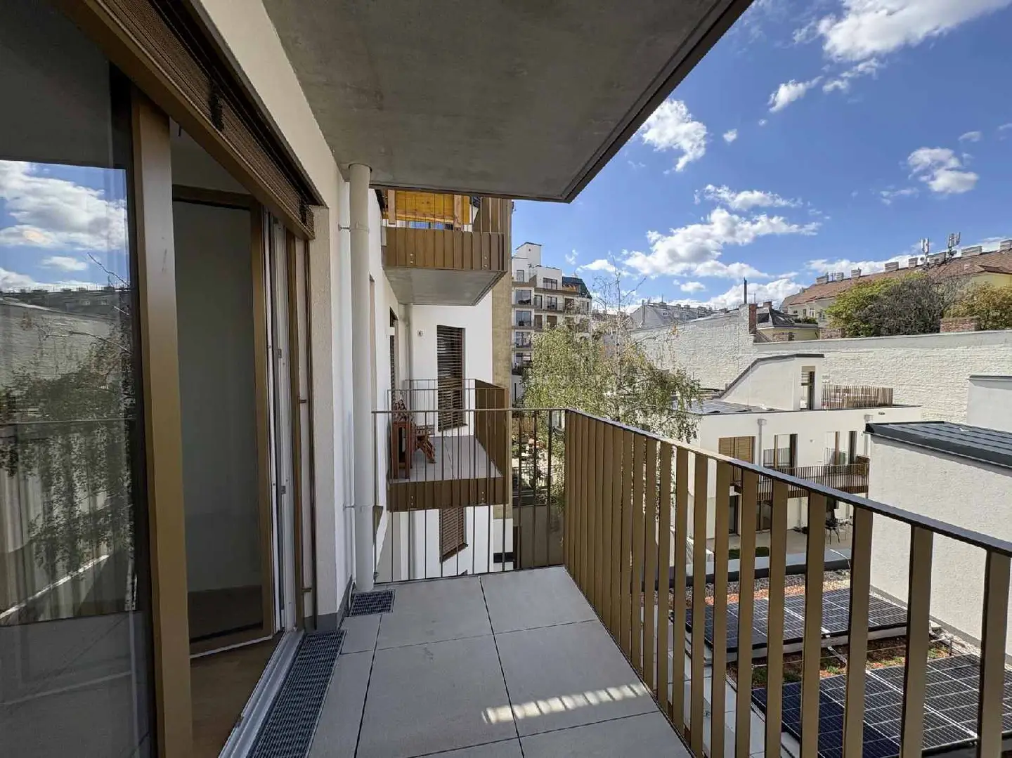 Erstbezug Wohnung mit Balkon in ruhiger Innenhoflage