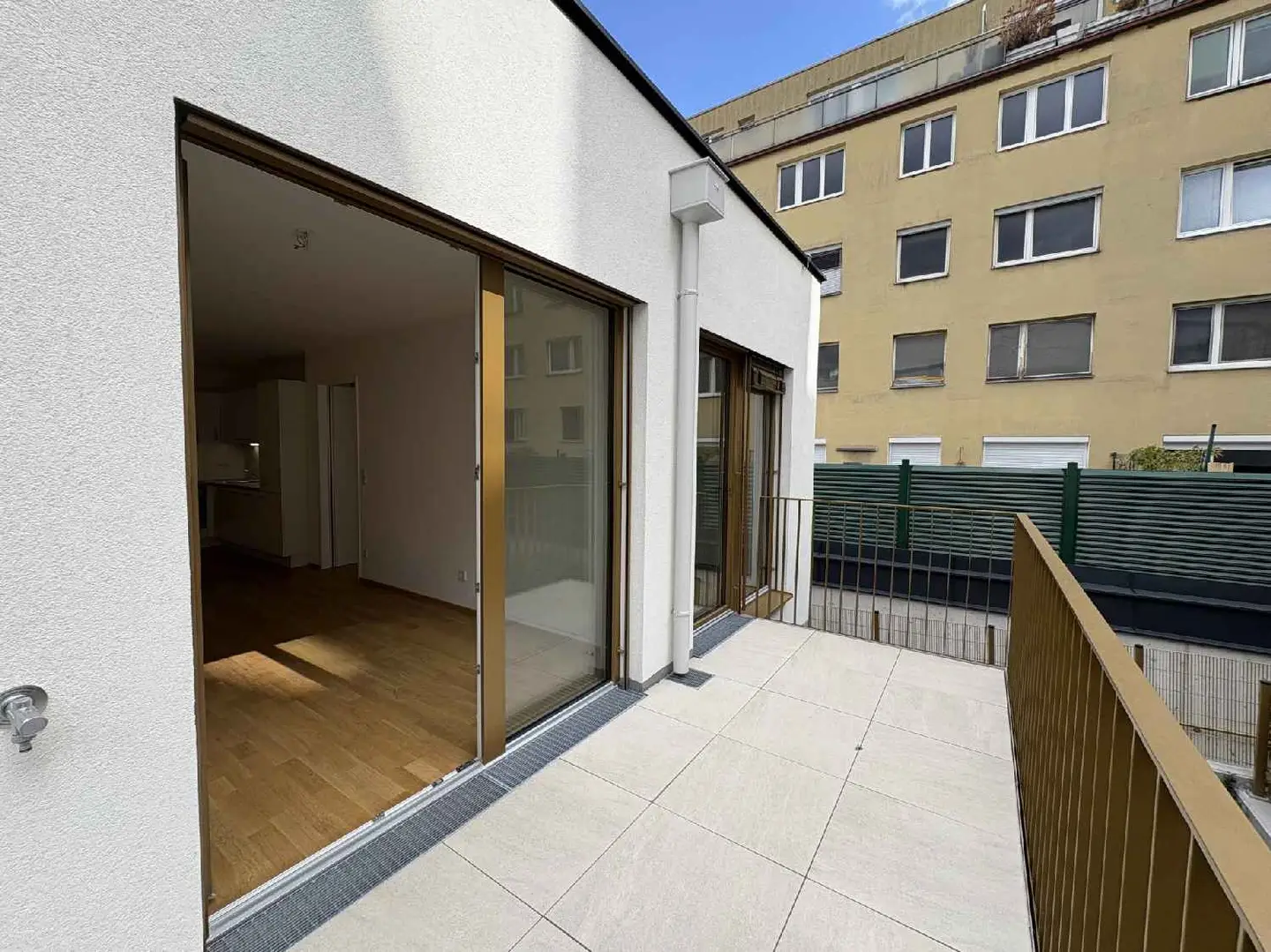 Erstbezug Wohnung mit sonnigem Balkon und Innenhoflage