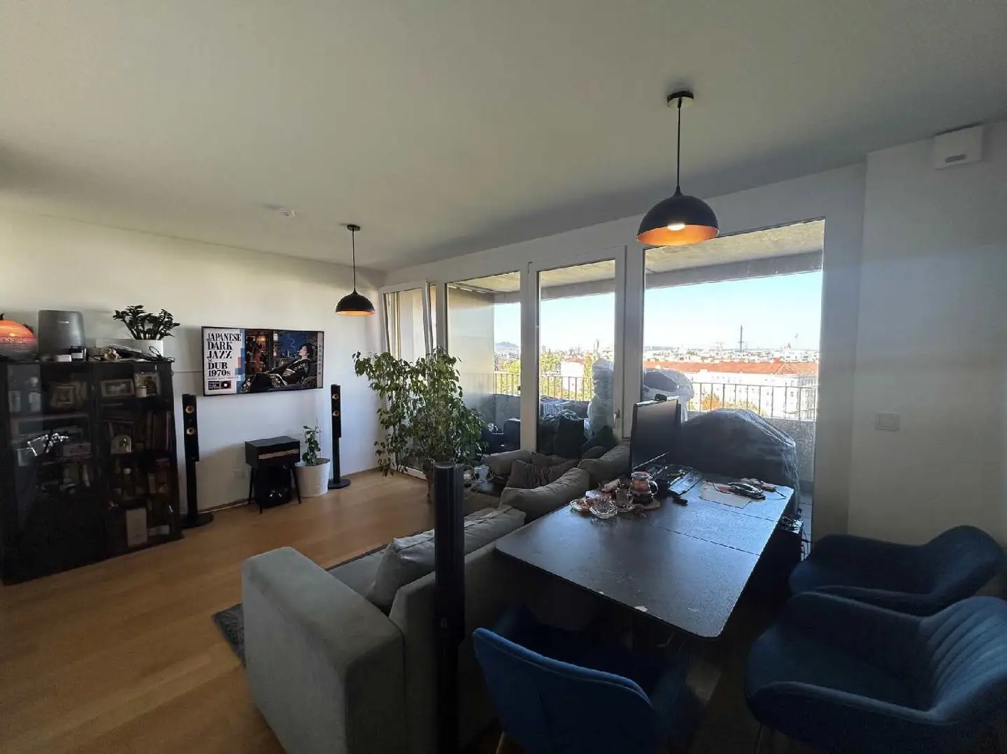 Apartment with large balcony and air conditioning