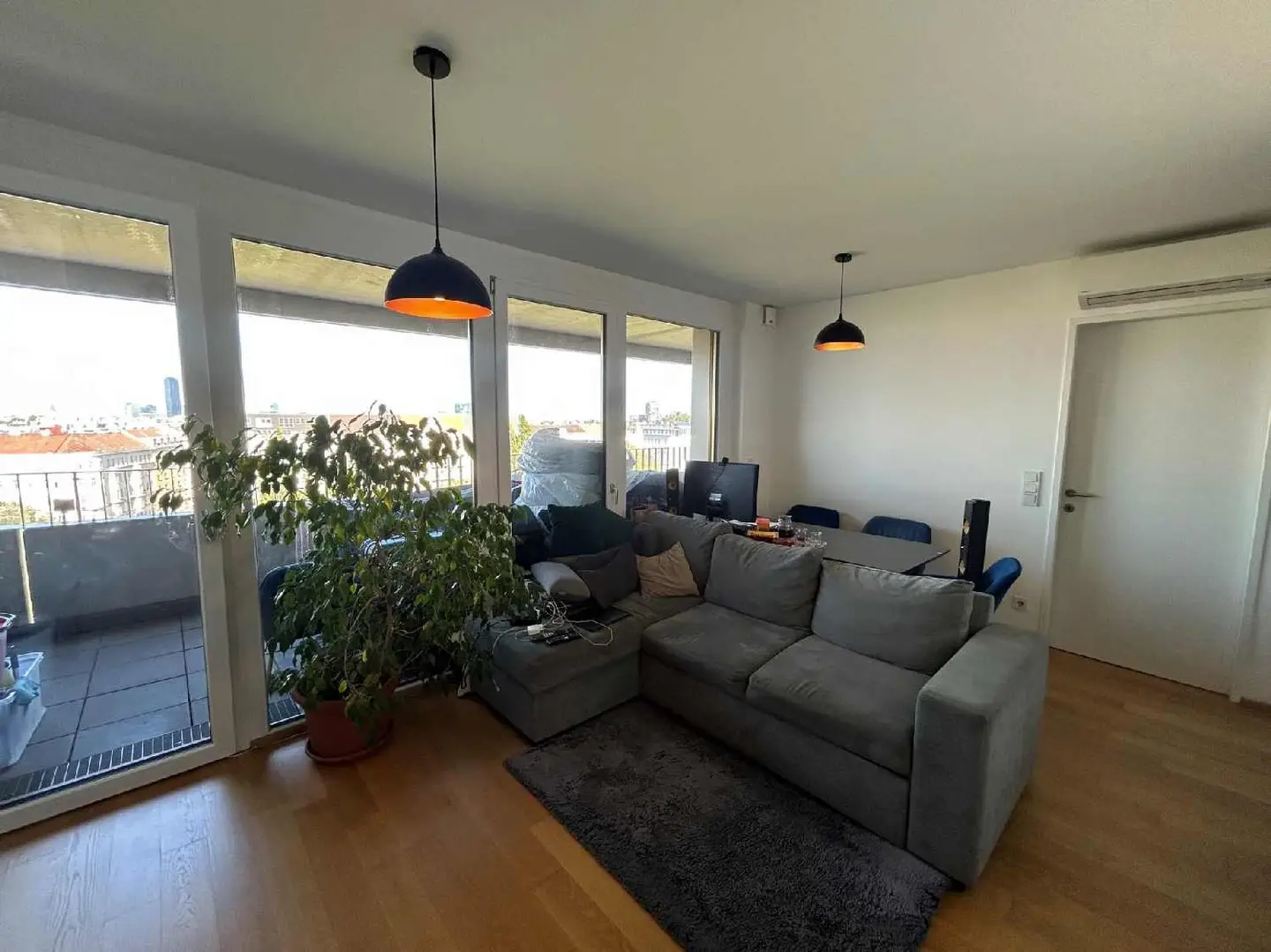 Apartment with large balcony and air conditioning