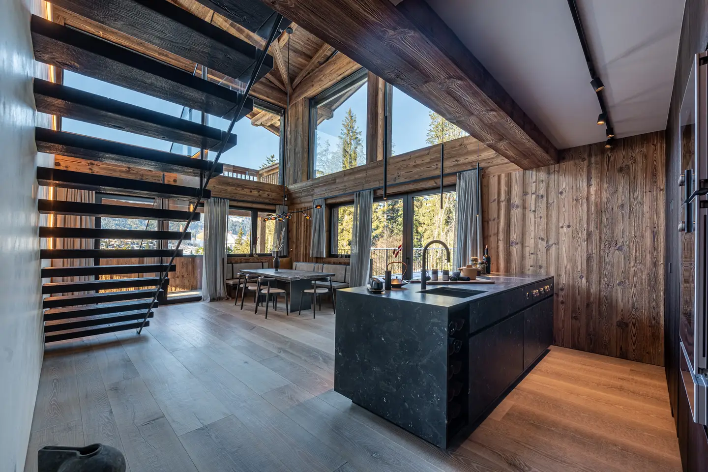 Alpine maisonette apartment with sauna and panoramic view