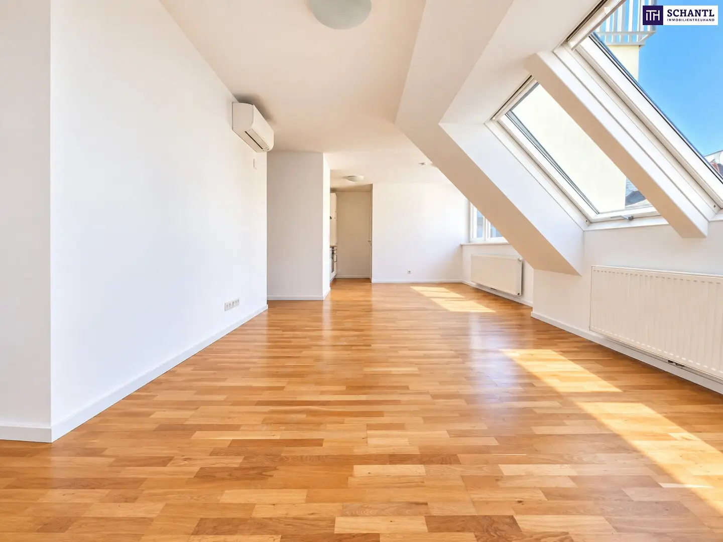 Über den Dächern Wiens | Helles 3-Zimmer-Dachgeschoss mit rund 67 m² Dachterrasse – jetzt entdecken!