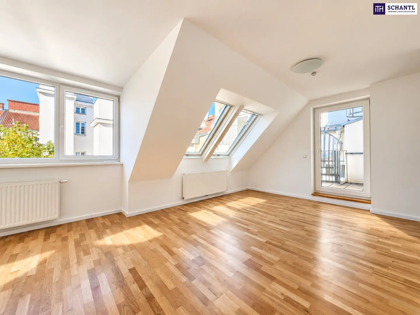 Über den Dächern Wiens | Helles 3-Zimmer-Dachgeschoss mit rund 67 m² Dachterrasse – jetzt entdecken!