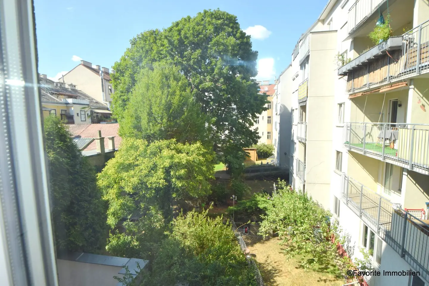 Bright 3-room apartment, centrally accessible, with south-facing balcony in 1100 Vienna